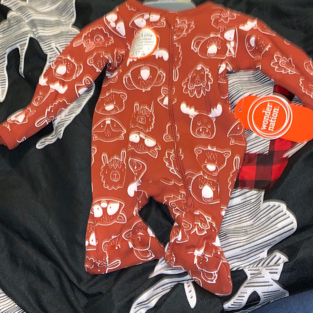 Brand Wonder Nation. Size NB-Preemie. Color orange